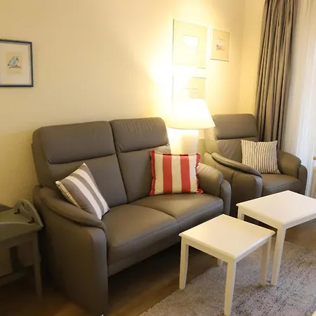 1-zimmer-appartement Mit Einbauschraenken Und Doppelschrankbett Apartmán *