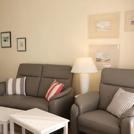Lejlighed 1-zimmer-appartement Mit Einbauschraenken Und Doppelschrankbett *